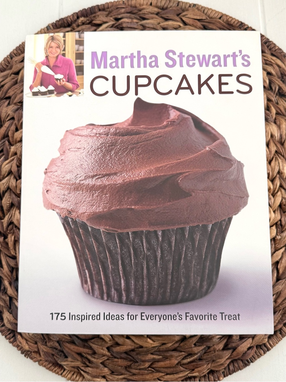 Martha Stewart’s Cupcakes Cookbook First Edition 2009 175 Recipes Baking